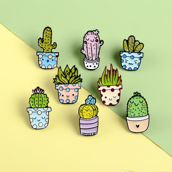 Cute🌵MIXED CACTUS PINS🌺 only comes with ONE out of the 8for keychain - Picture 8 of 8